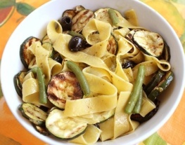 receptenvandaag pappardelle met boontjes en gegrilde courgette