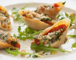 receptenvandaag Pastaschelpen gevuld met gorgonzola en walnotenkruim