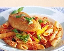1 pasta met kalkoenfilet en kaassaus